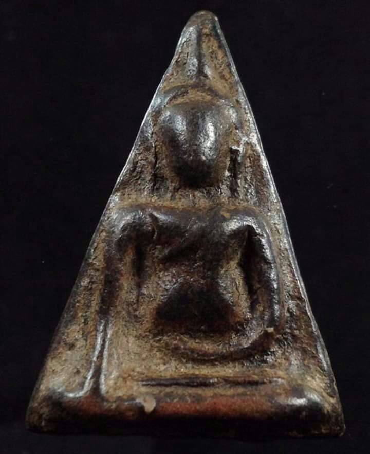 พระเครื่องพระนางพญา วัดนางพญา เป็นพระเนื้อดินเผา 南拍雅佛像 彭世洛府 “拍南拍雅-慈悲佛佛像”Phra Nang Phaya